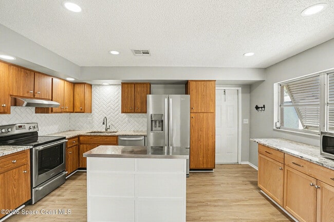 Building Photo - 1552 Dowse Ct NE