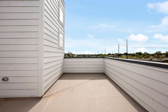 Building Photo - New 2 bed 2.5 bath Townhouse at Overlook Station
