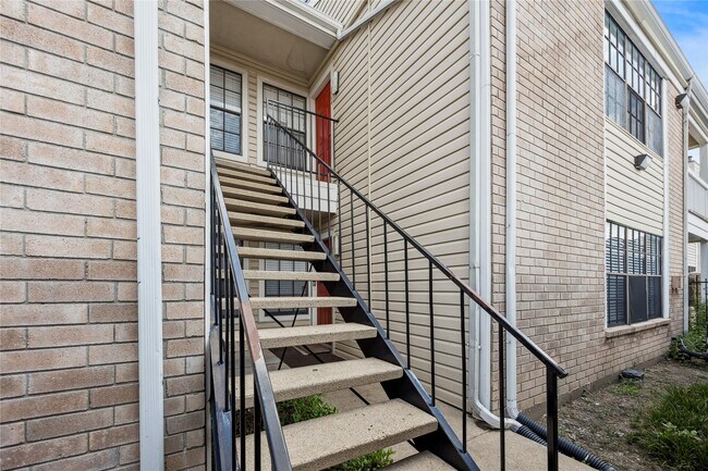 Building Photo - 2750 Holly Hall St