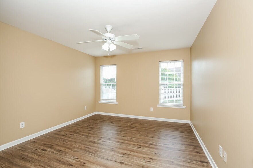 Building Photo - 4016 Eastside Ct