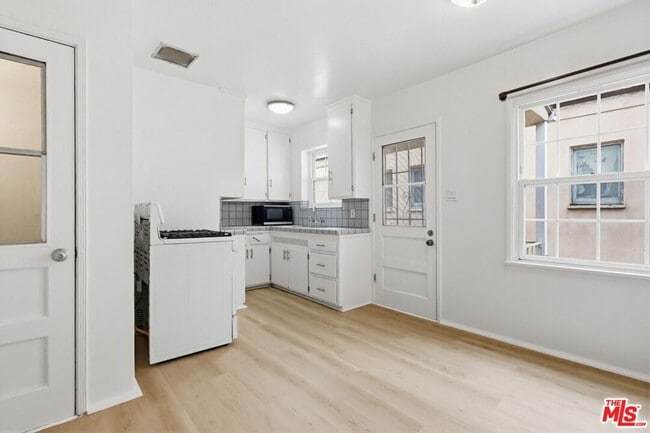 Building Photo - 1255 S Crescent Heights Blvd