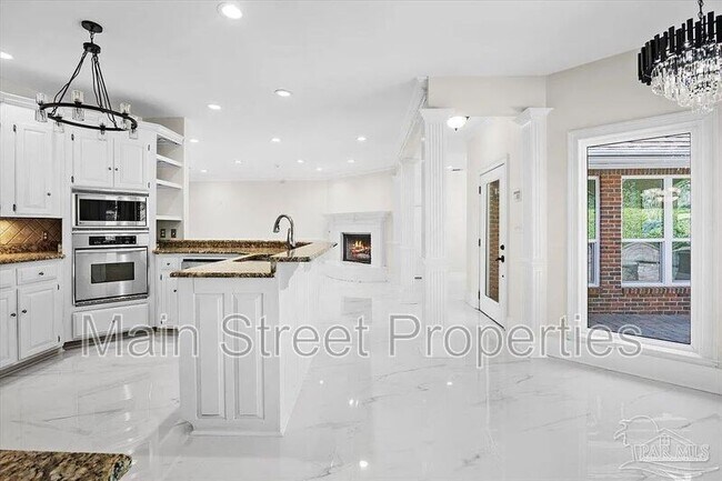 Building Photo - 4700 Bohemia Dr