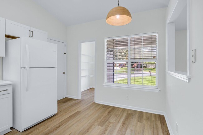 Building Photo - 3 Bedroom 2 Bathrooms in Sterling Creek - ...