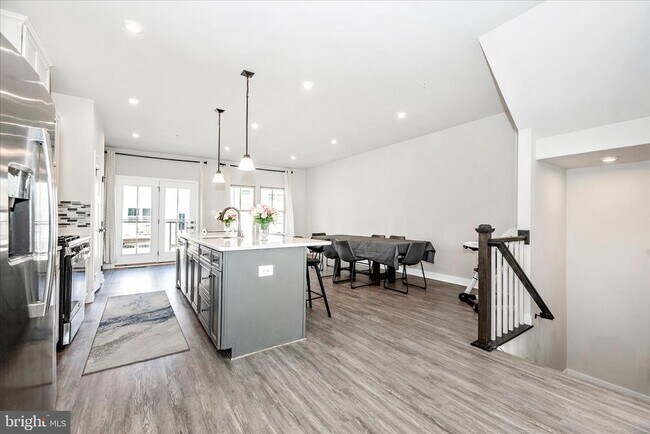 Building Photo - 6042 Fallfish Ct