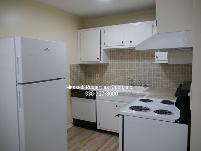 Building Photo - Upper Level Overlooking Courtyard - Salem ...