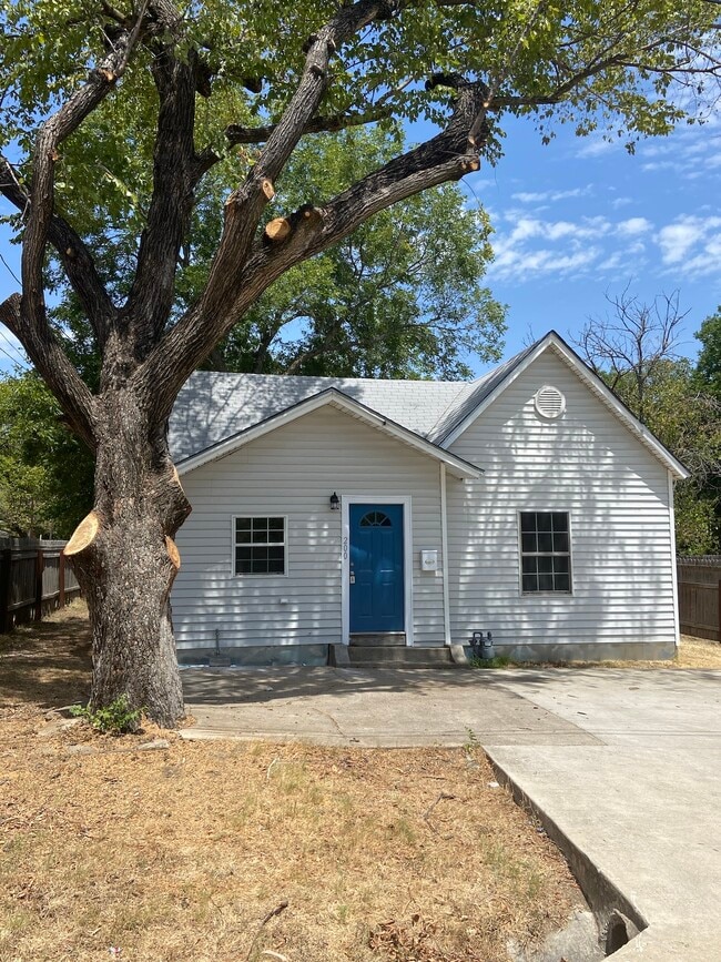 Building Photo - 200 E Freeman St
