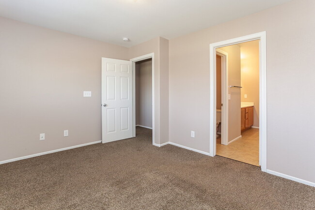 Building Photo - 3342 Villa Fiori Ave