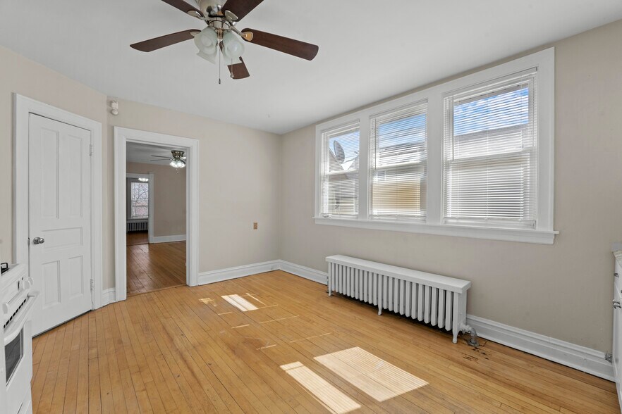Building Photo - 331 Des Plaines Ave