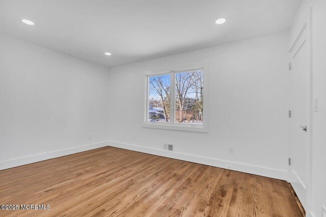 Building Photo - 1 Robin Dr