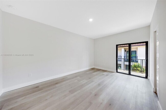 Building Photo - 4856 NW 83rd Pkwy