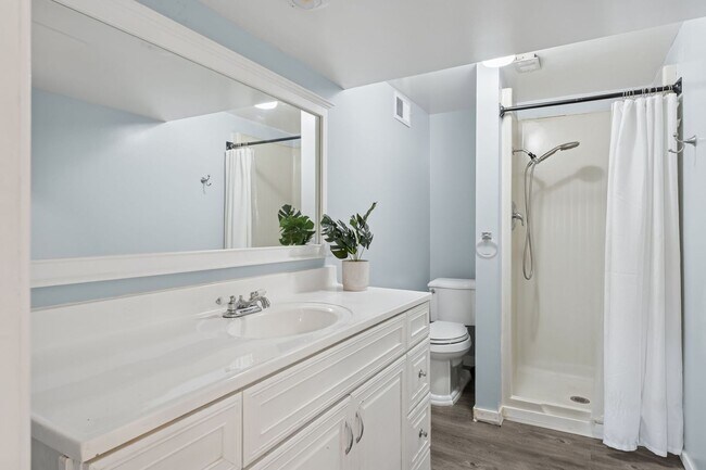 Building Photo - Mid-Century Gregory Heights 4 bedroom 2.25...