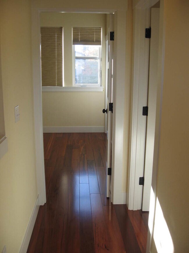 Building Photo - Beautiful finishes, Platinum LEED Certifie...