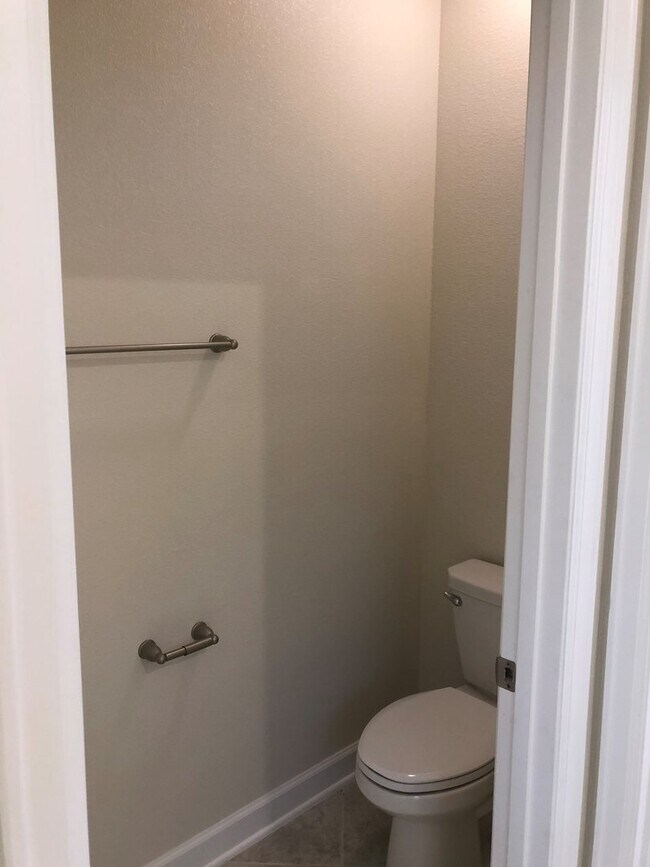 Building Photo - Lakefront Single Story 3/2 Home  FREE wash...