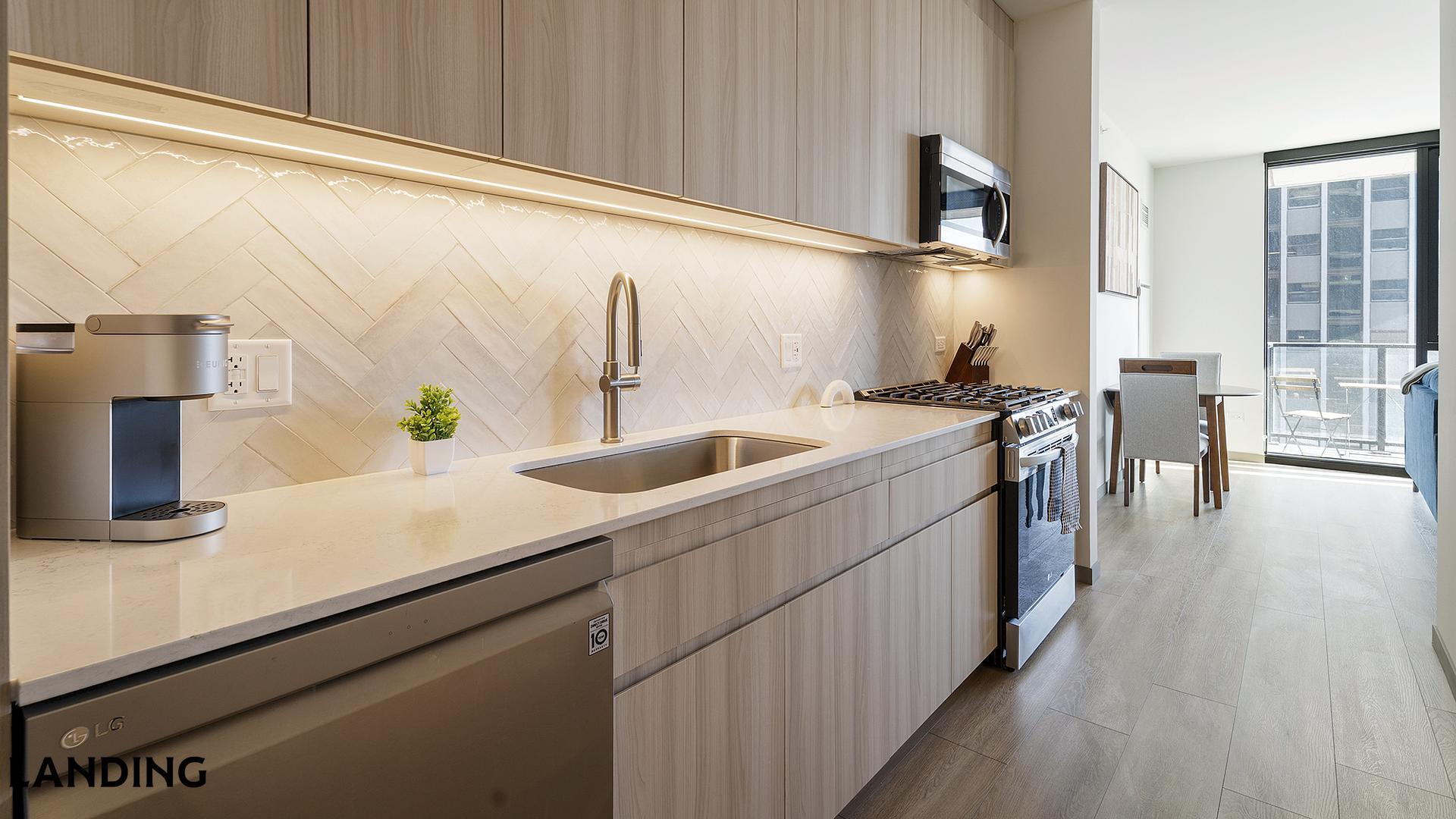 Building Photo - 513 S Damen Ave