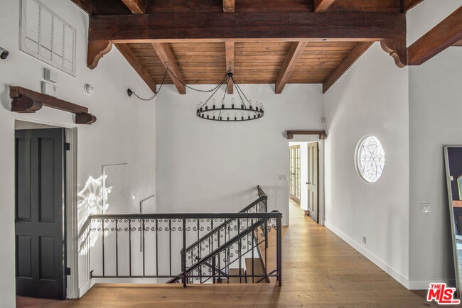Building Photo - 9265 Thrush Way