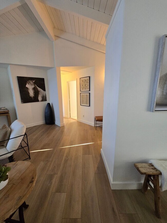 Building Photo - 2269RR-Upper Level