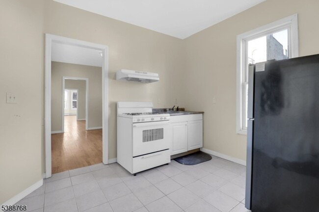 Building Photo - 284 Watchung Ave