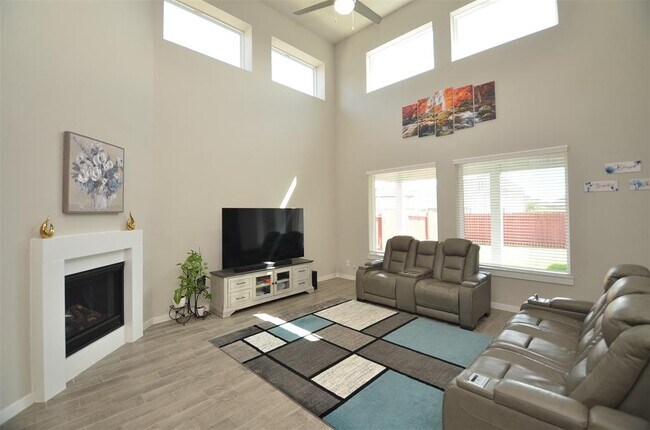 Building Photo - 28615 Halle Ray Dr