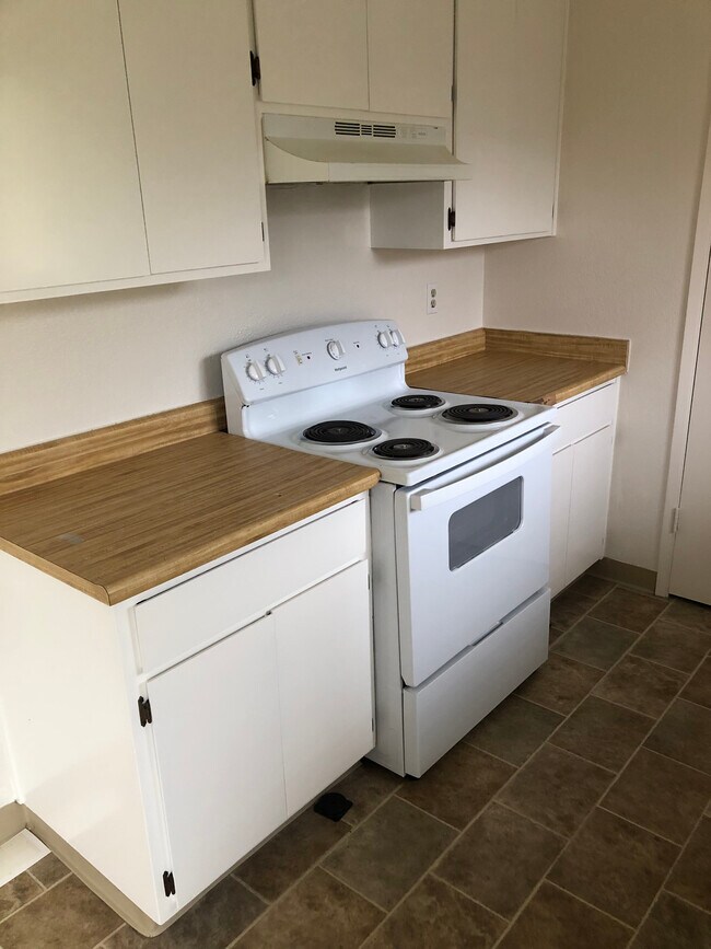 Building Photo - 25 W Swallow St