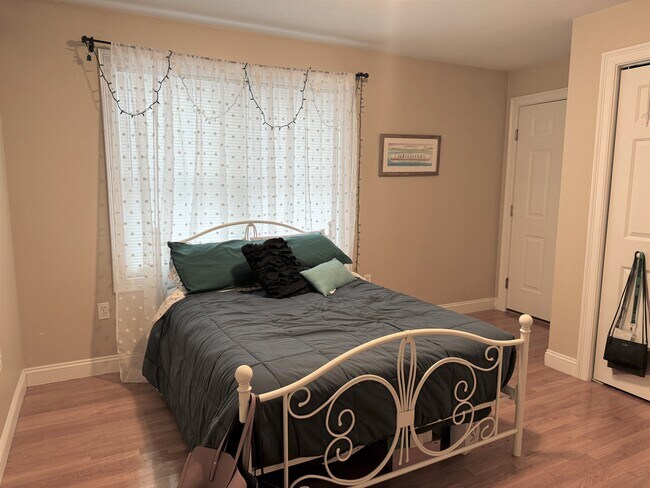 Building Photo - 204 Marion St