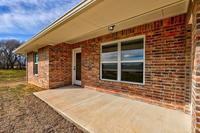 Building Photo - New Duplex For Lease in Noble on large lot. $500.00 off 1st month's rent with a 2 year lease!