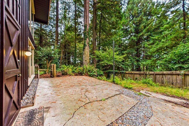 Building Photo - 2910 Greenbriar Ln