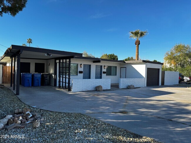 Primary Photo - 3901 E Earll Dr