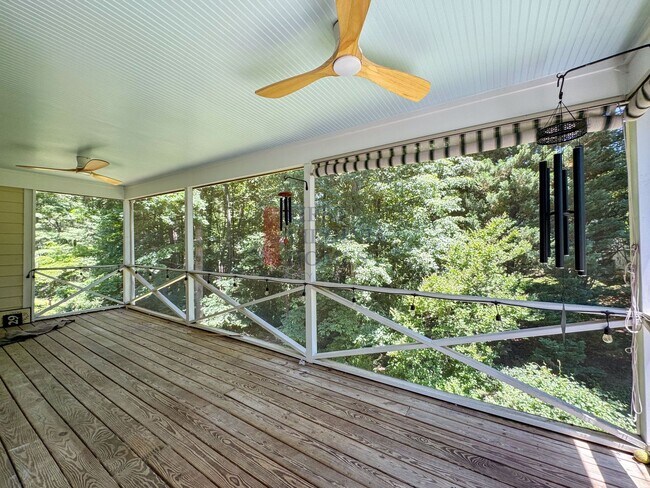 Building Photo - Lake Reynovia 3Bed/2.5Bath Rental