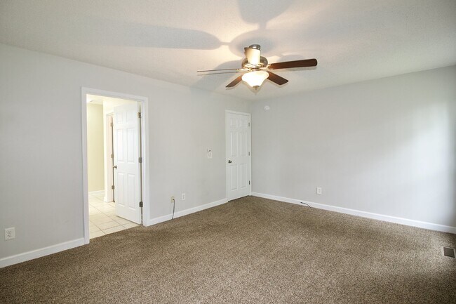 Building Photo - Great 3 bed + bonus house in Aberdeen