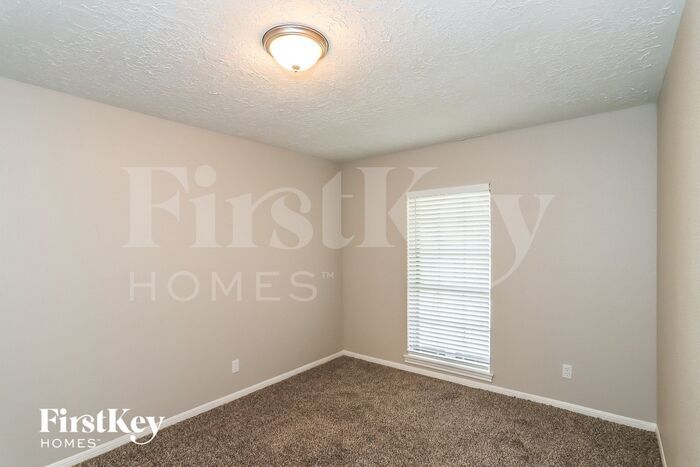 Building Photo - 15010 Chaseridge Dr
