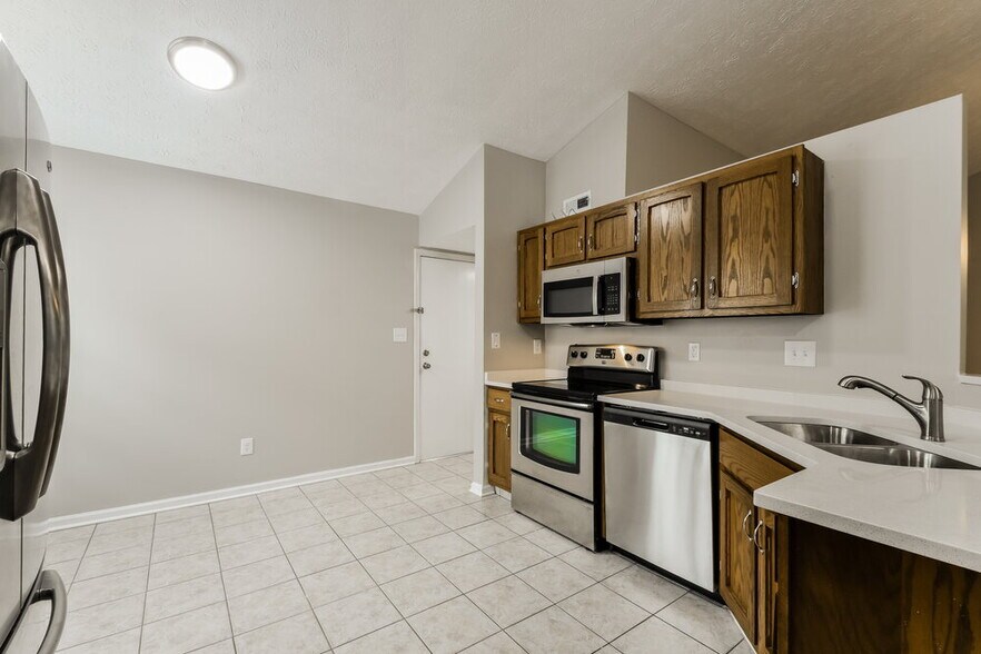 Building Photo - 7667 Bayridge Dr