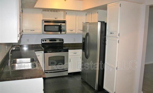 Building Photo - 1913 Tracy Dr