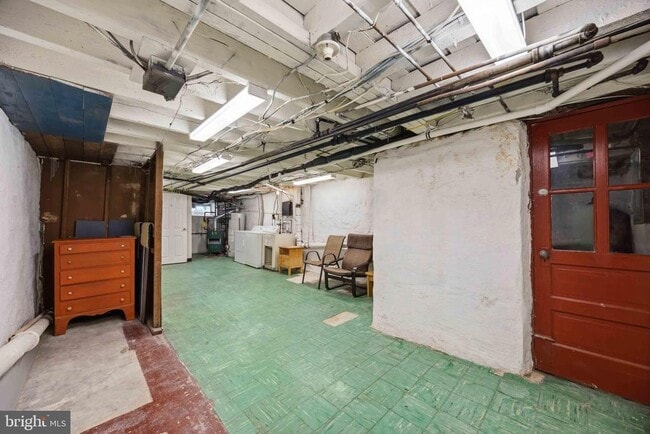 Building Photo - 3323 Tilden St