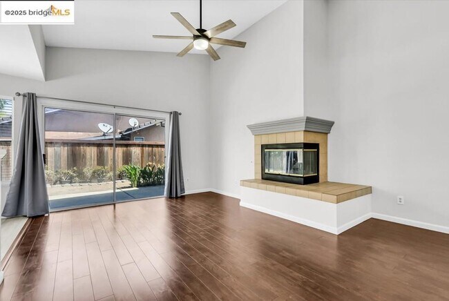 Building Photo - 9438 Tuscany Cir