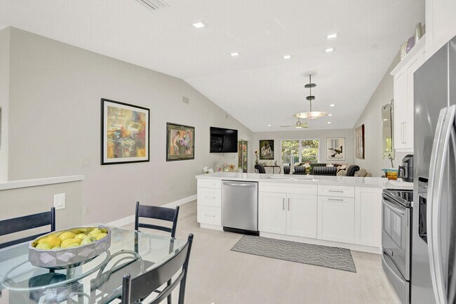 Building Photo - 6444 Mill Pointe Cir