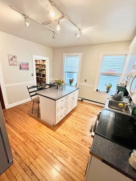 Building Photo - 19 Sachem St