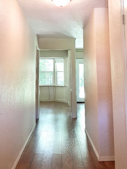 Building Photo - 2609 S Chestnut Ave