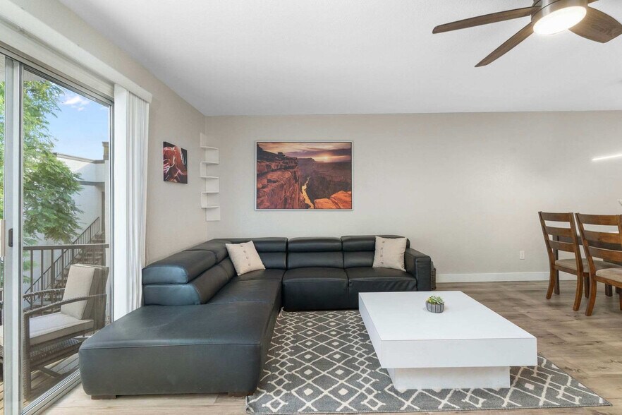 Building Photo - 740 W Elm St