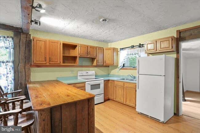 Building Photo - 555 McGlaughlin Rd
