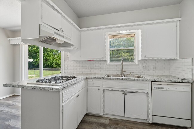 Building Photo - 2 bed, 1 bath home in Moore, OK