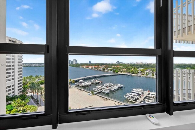 Building Photo - 2 Grove Isle Dr