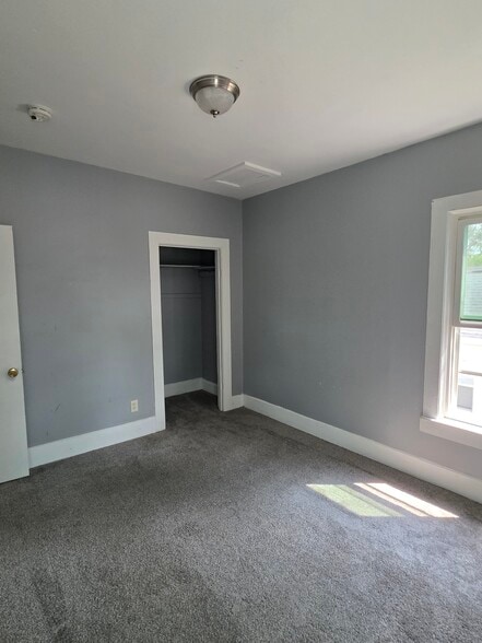 Building Photo - 456 1/2 Platt St