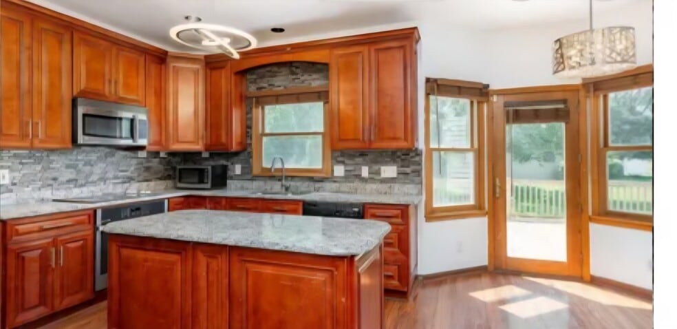 Building Photo - 5261 Oakbrook Dr