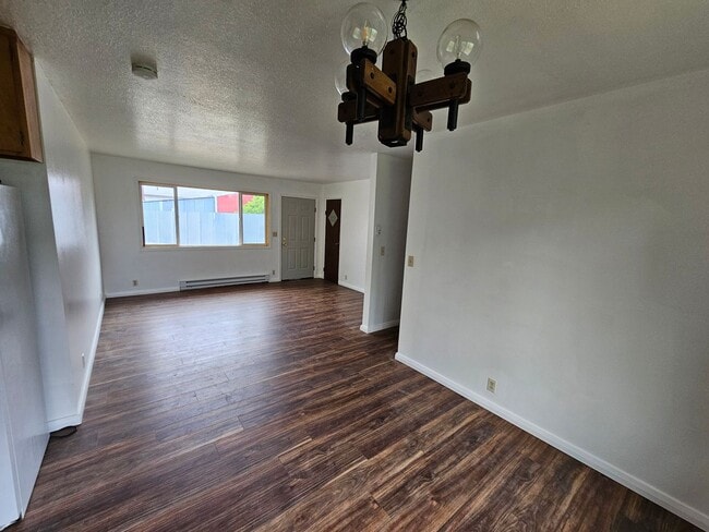 Building Photo - 602 1/2 2nd St.