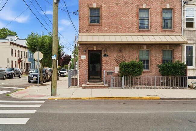 Building Photo - 21 St Pauls Ave