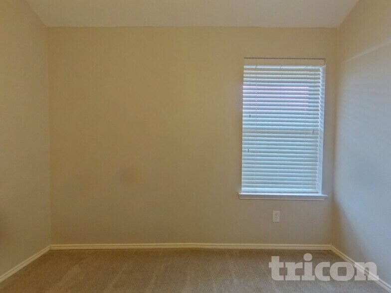 Building Photo - 6141 Tilapia Dr