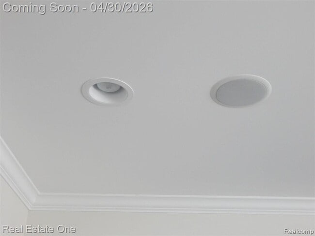 Building Photo - 714 E University Ave