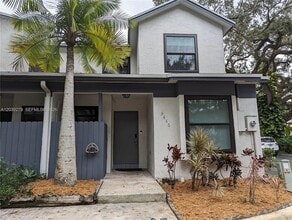 Building Photo - 3446 Oak Dr