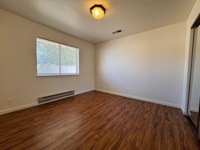 Building Photo - 695 Cameron Way