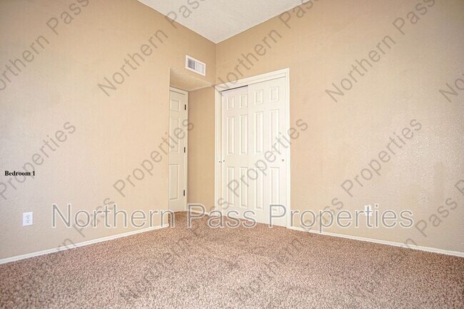 Building Photo - 1316 Desierto Azul Dr